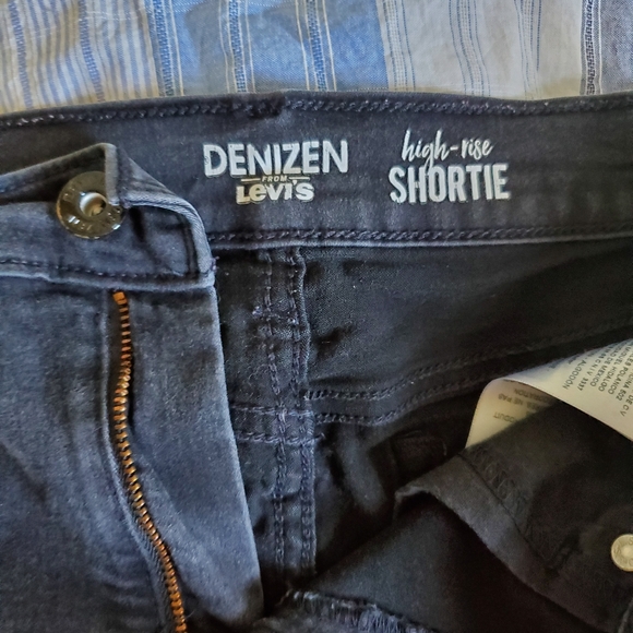 Shorts - Picture 2 of 3